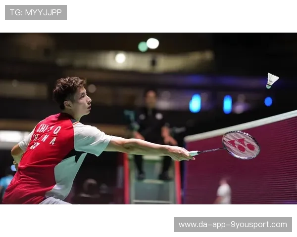 羽毛球决胜分的救球像电影镜头般慢动作